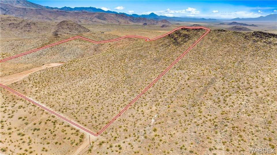 40 acres in Kingman in Kingman: Parcel with Property Lines Looking NW from SE Parc