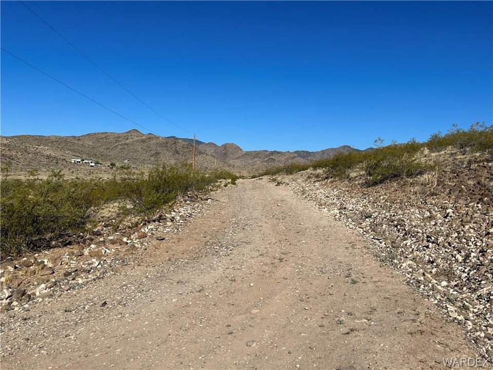 40 acres in Kingman in Kingman: Arriving at the Property, Looking West on Calle Na