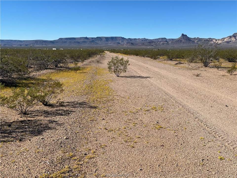2 acres in Golden Valley in Golden Valley: Leaving Parcel 215-15-237 and Looking to the West