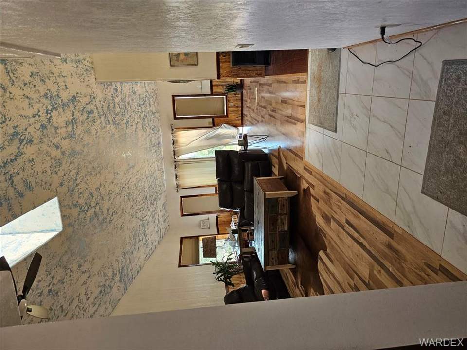 2 bed, 1 bath home on 40.96 acres in Kingman: Community lobby featuring lofted ceiling