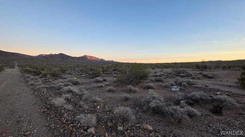 4.01 acres in Meadview in Meadview: Mountain view