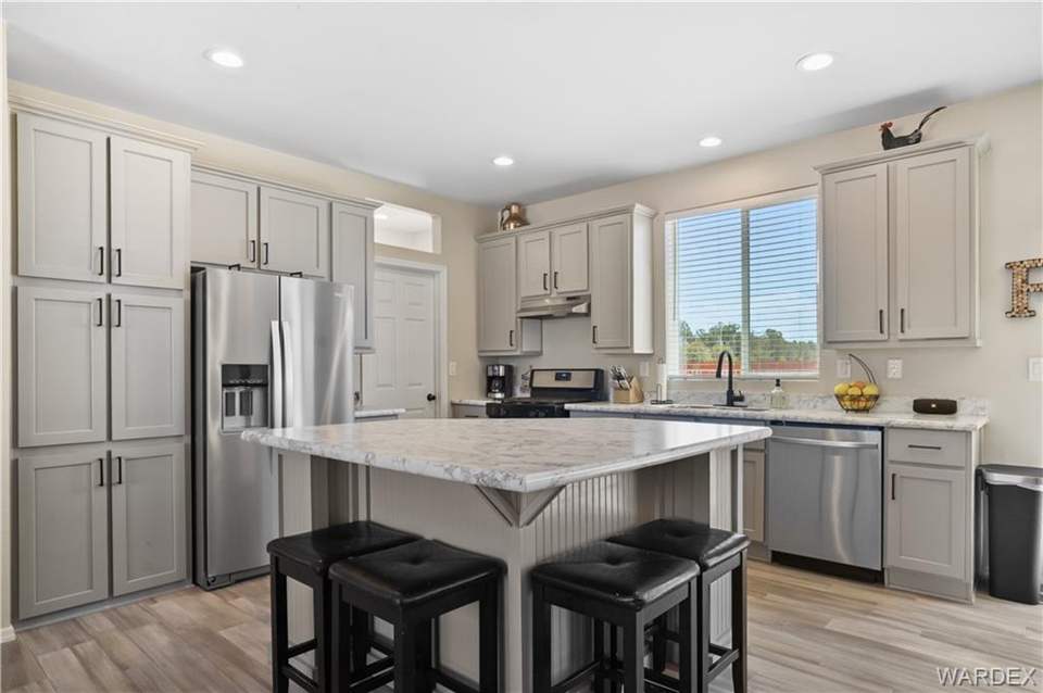 3 bed, 2 bath home in Kingman in Kingman: Kitchen featuring stainless steel appliances, gray