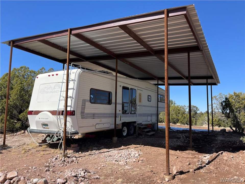 2.67 acres in Seligman in Seligman: With a shade/rain cover to extend your indoors to