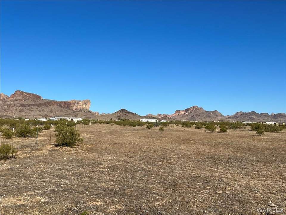 1.25 acres in Golden Valley in Golden Valley: Looking Due West from SE Parcel Corner of Lot 306-