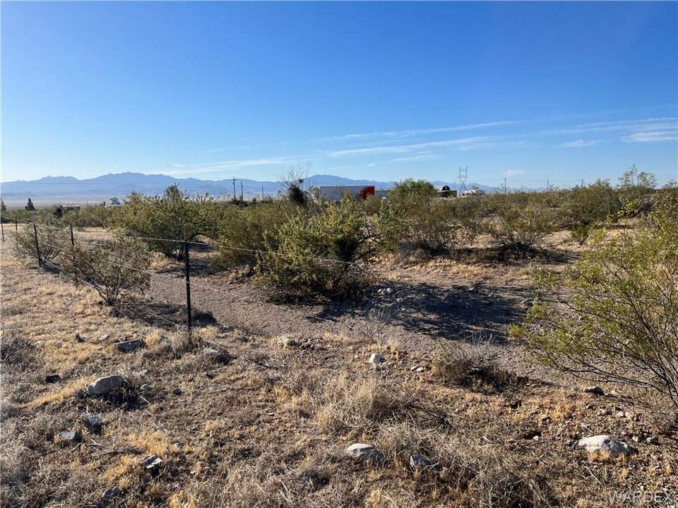 1.25 acres in Golden Valley in Golden Valley: Looking to the SE from Lot 30-53-128 with Hualapai