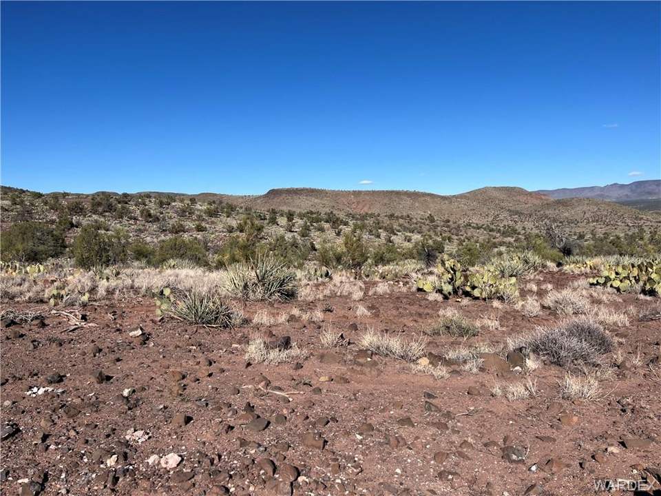 40.87 acres in Kingman in Kingman: Front of Lot on N Outlaw Canyon Rd with Low Level
