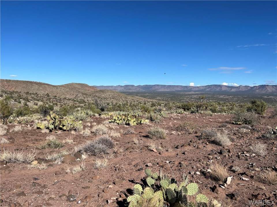 40.87 acres in Kingman in Kingman: Inside Parcel 354-55-020 with Mountain Views to th