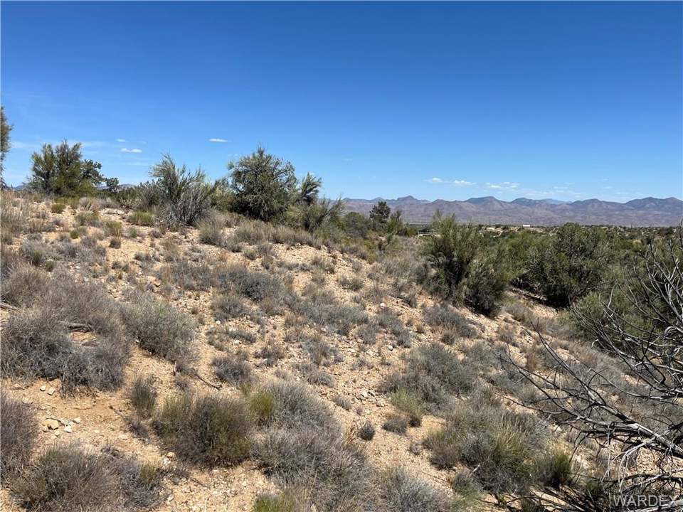 5 acres in Kingman in Kingman: Near West Parcel Line Looking NE Along the Spur