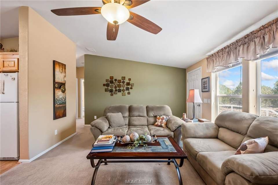 3 bed, 2 bath home on 36.1 acres in Kingman: Living Room