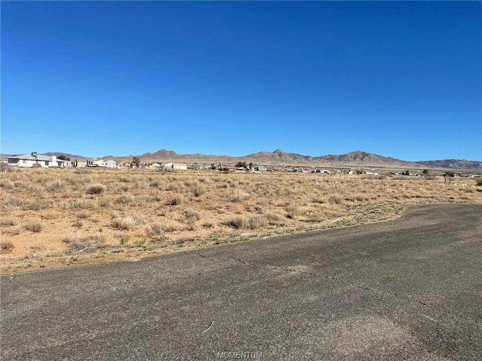0.28 acres in Kingman in Kingman, photo 4
