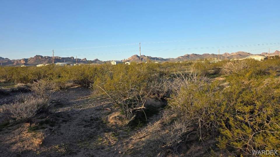 9.99 acres in Golden Valley in Golden Valley, photo 2