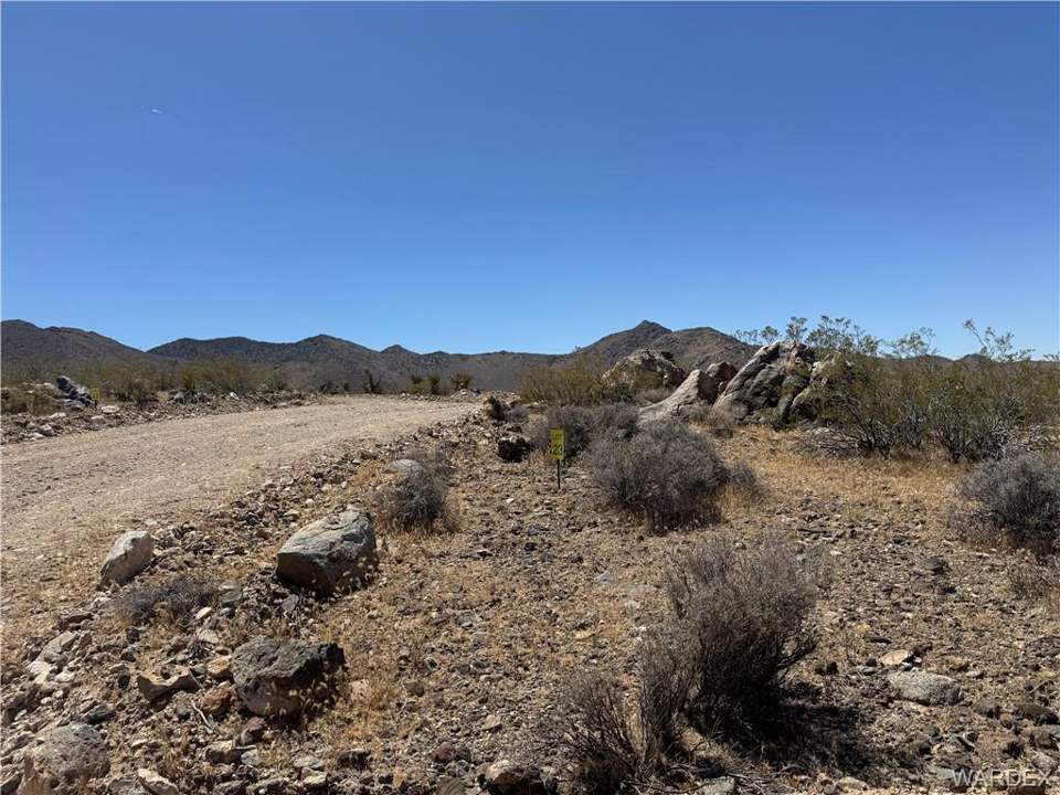 Approximately 5 acres in Dolan Springs in Dolan Springs: Parcel have natural rock formations, native shrubb
