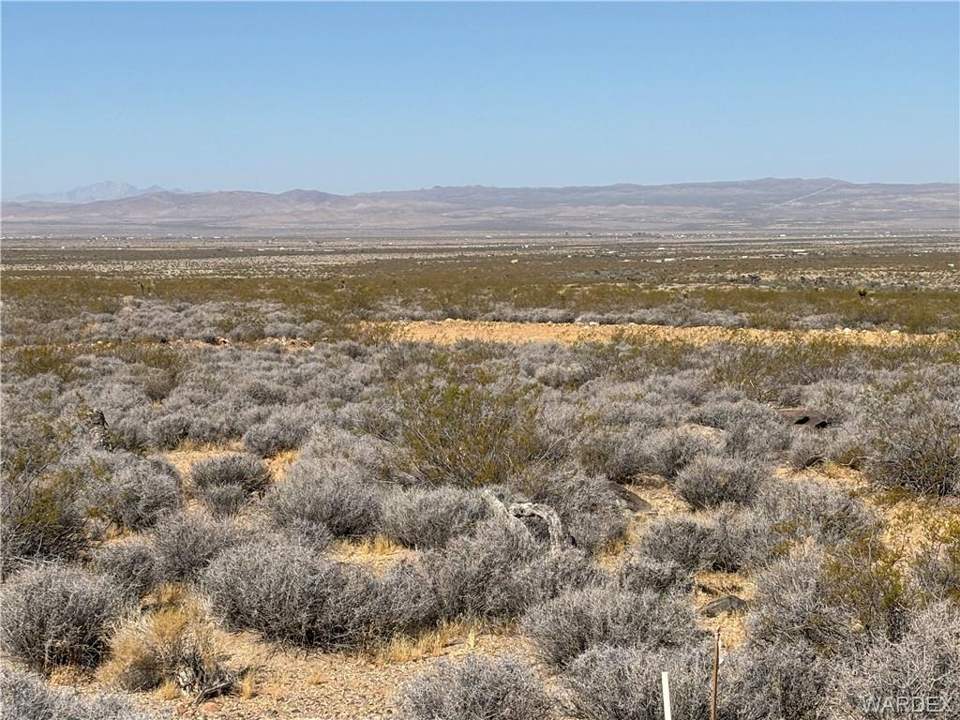 Approximately 5 acres in Dolan Springs in Dolan Springs: Expansive desert landscape featuring natural veget