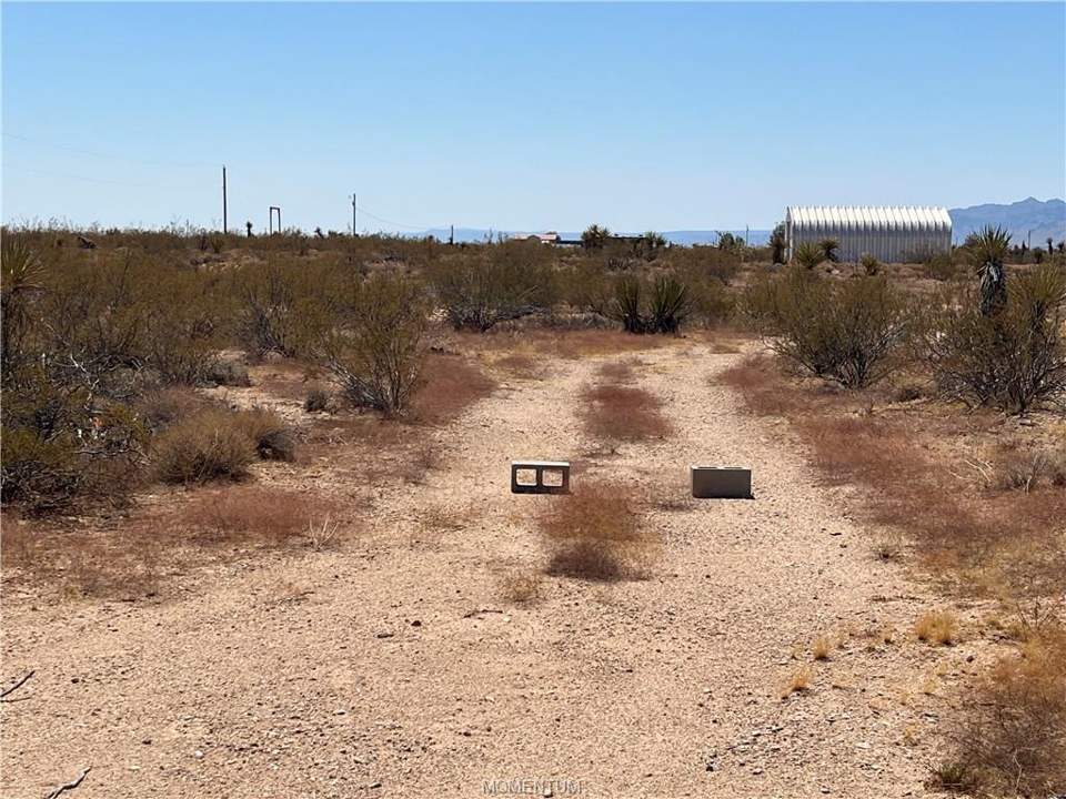 4.42 acres in Golden Valley in Golden Valley: Entering the Cut-In Driveway on Tertiary
