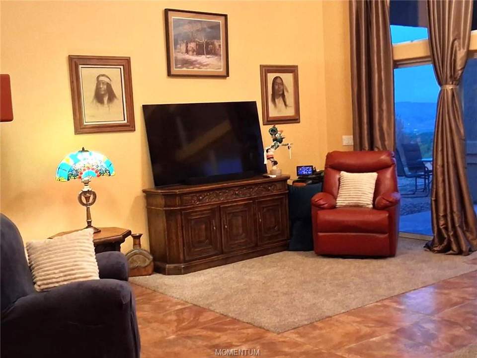 3 bed, 2 bath home on 7.66 acres in Kingman: Cozy space in the living room to spend the evening