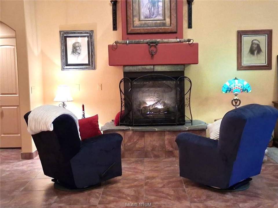 3 bed, 2 bath home on 7.66 acres in Kingman: Cozy up to the fireplace!
