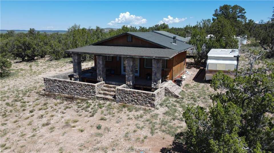 Rustic dry cabin on 18.86 acres in Seligman, photo 1