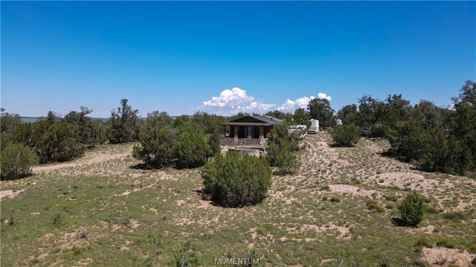 Rustic dry cabin on 18.86 acres in Seligman, photo 2