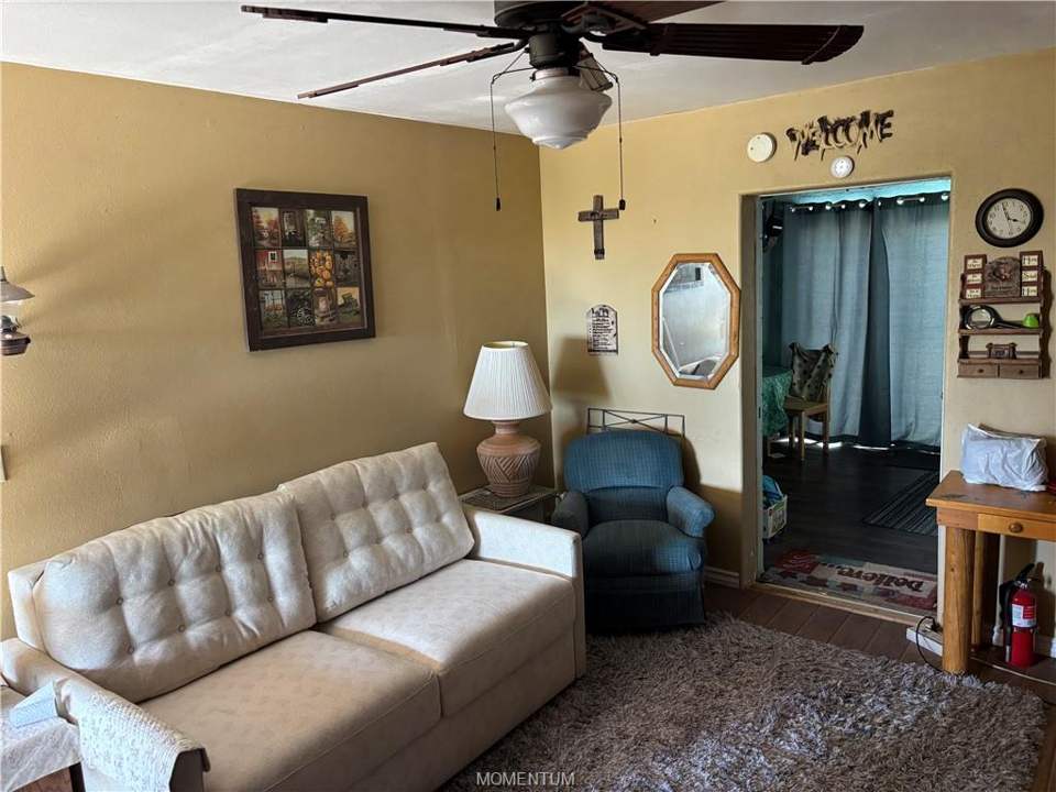 Rustic dry cabin on 18.86 acres in Seligman: Living Room