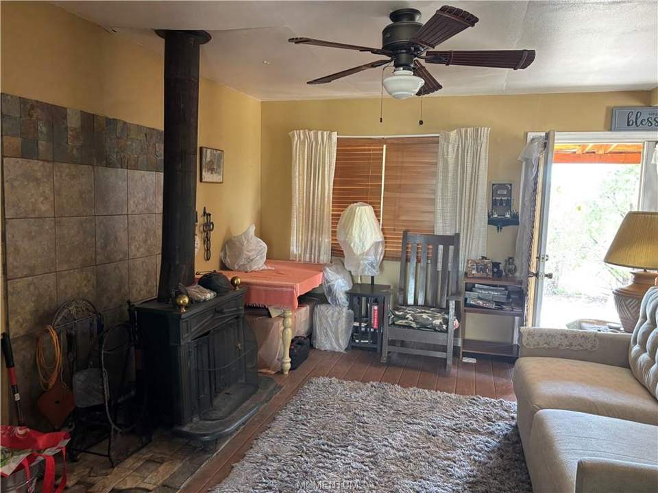 Rustic dry cabin on 18.86 acres in Seligman: Living Room