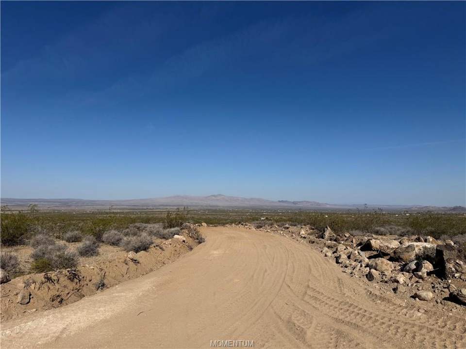 Approximately 5 acres in Dolan Springs in Dolan Springs: Beautiful graded road access - truly unique in thi
