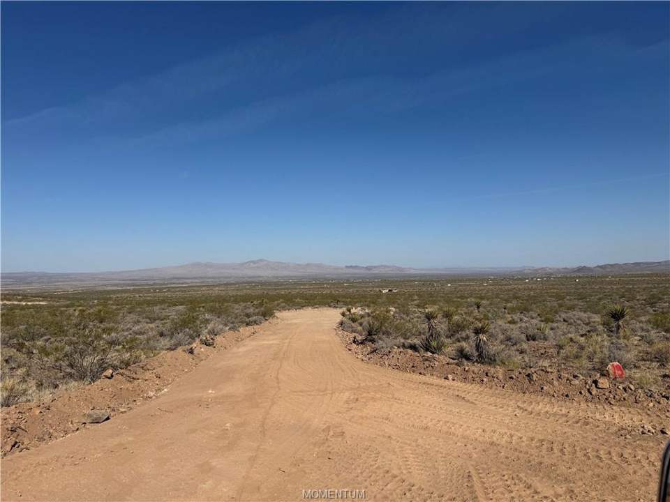 Approximately 5 acres in Dolan Springs in Dolan Springs: Excellent Roads