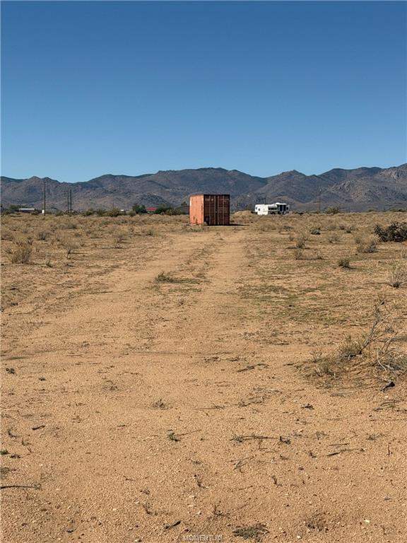 2.08 acres in Kingman in Kingman: Driveway