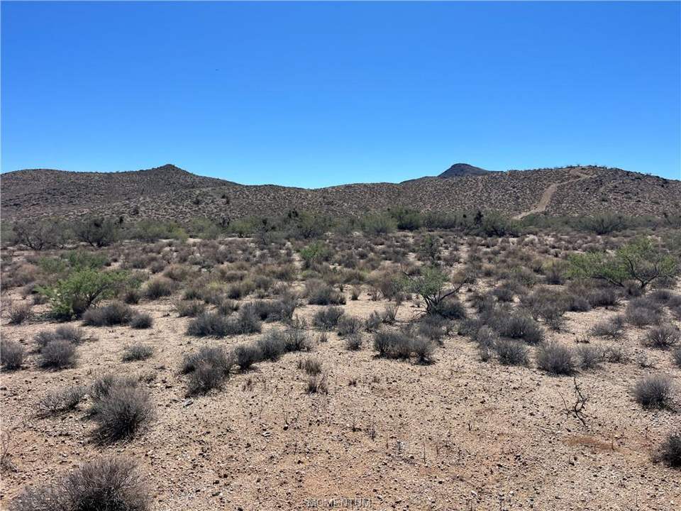 5 acres in Kingman in Kingman: More views to the south.