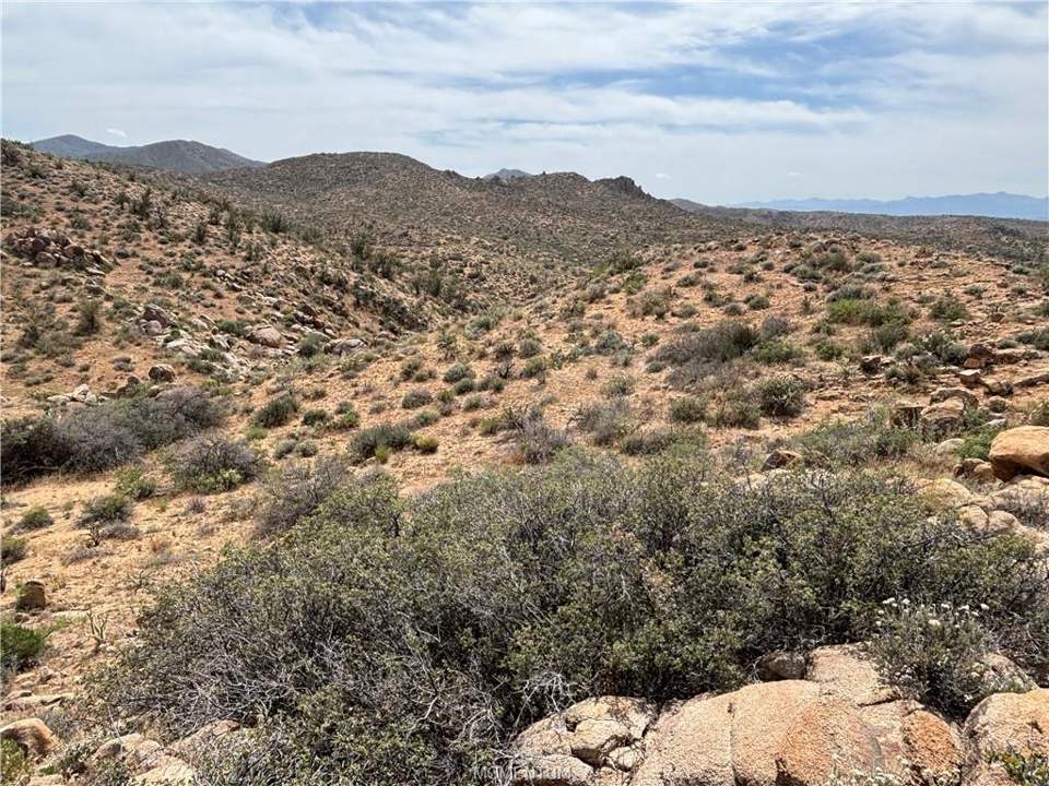 320 acres in Kingman in Kingman: View