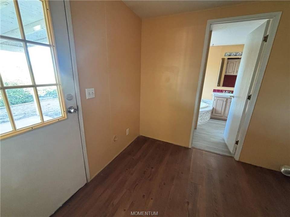 3 bed, 2 bath home on 26 acres in Kingman: Entry