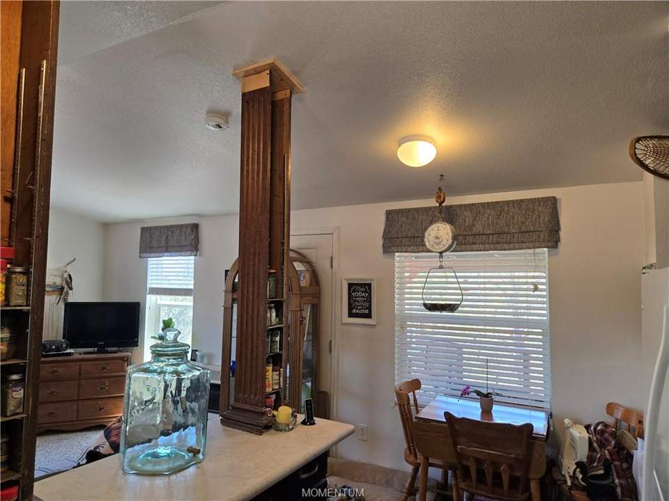 1 bed, 1 bath home on 39.4 acres in Seligman: Additional content