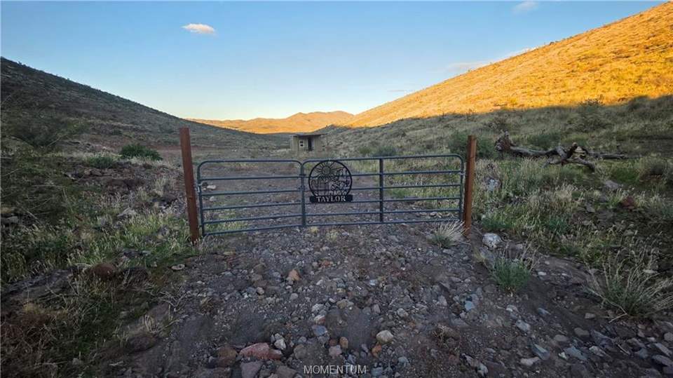 36.39 acres in White Hills in White Hills: Fence
