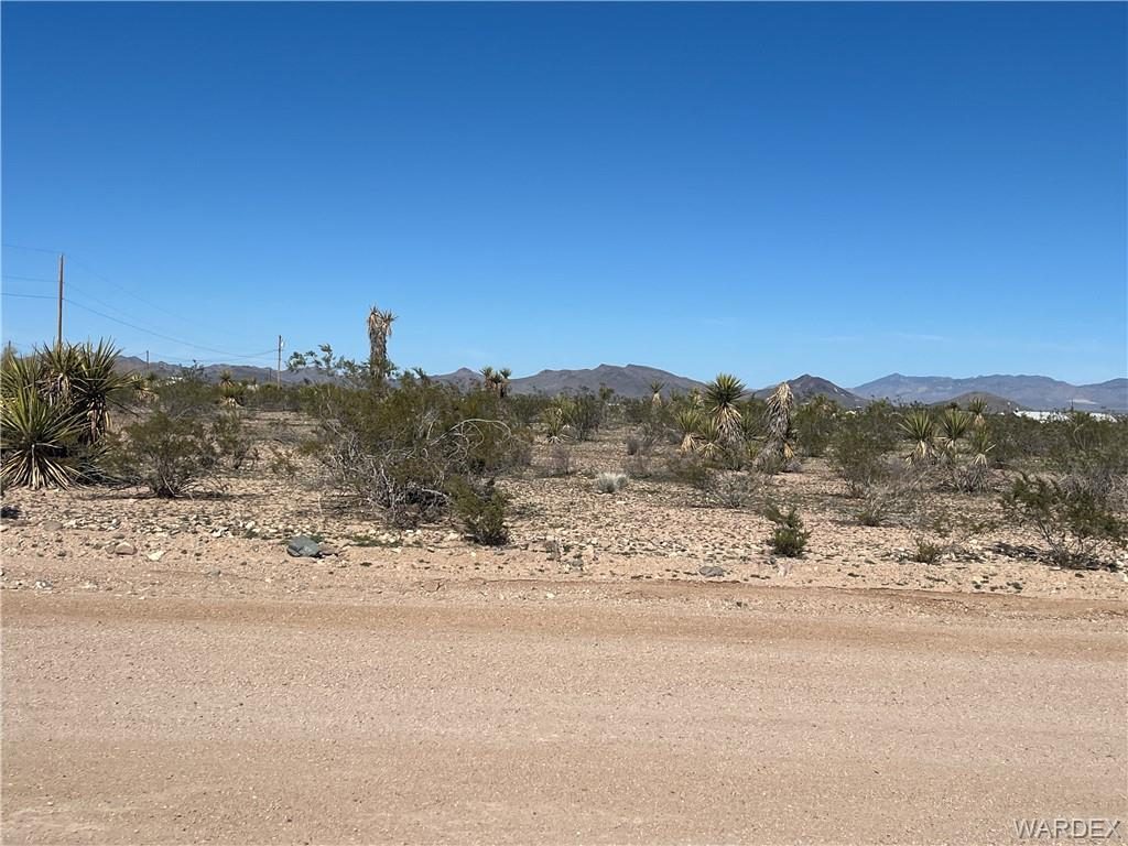 2.0638 acres in Golden Valley, 306-13-148A W Chino Drive, Golden Valley, AZ 86413