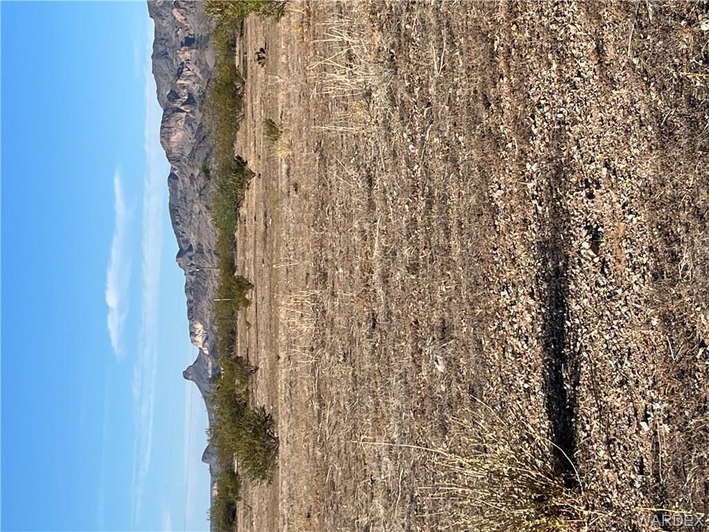 1.25 acres in Golden Valley, 306-53-126 W Unkar Drive, Golden Valley, AZ 86413