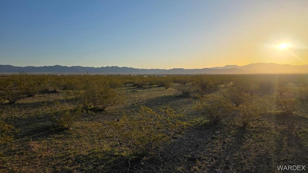 9.99 acres in Golden Valley, 306-44-005C Estrella, Golden Valley, AZ 86413